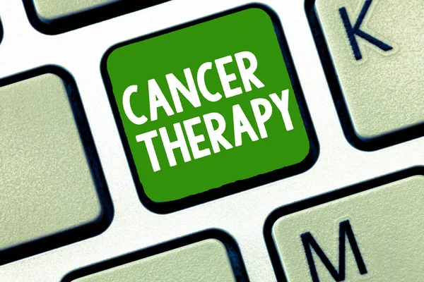 Текст от руки Терапия рака. Концепция лечения рака у пациента с хирургической химиотерапией — стоковое фото