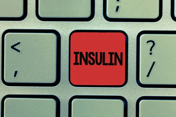 A escrever um bilhete a mostrar Insulina. Foto de negócios mostrando Proteína hormônio pancreático Regula a glicose no sangue — Fotografia de Stock