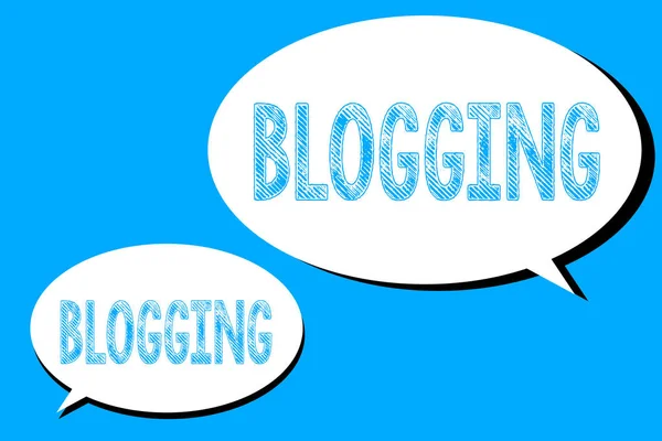 Γράφοντας κείμενο λέξη Blogging. Επιχειρηματική ιδέα για υλικό γράφει για ένα blog σε απευθείας σύνδεση ψηφιακή σύγχρονης επικοινωνίας — Φωτογραφία Αρχείου