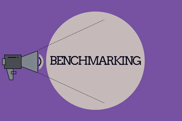 Semn text care arată benchmarking. Fotografie conceptuală Evaluați ceva în comparație cu o strategie standard — Fotografie, imagine de stoc