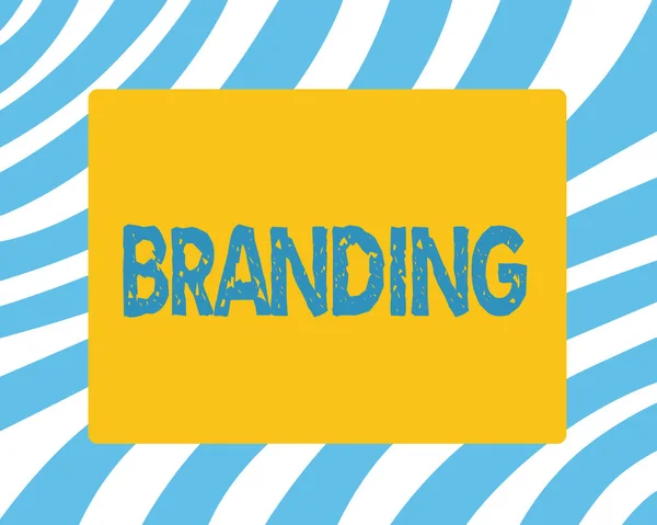 Textzeichen mit Branding. konzeptionelle Foto zuweisen Markennamen zu etwas Business Marketing Strategie — Stockfoto
