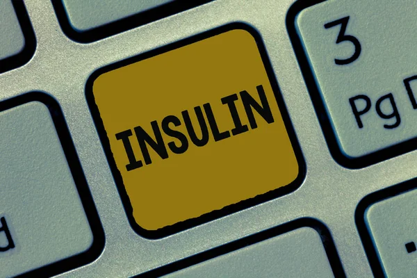 Sinal de texto mostrando insulina. Foto conceitual Proteína hormona pancreática Regula a glicose no sangue — Fotografia de Stock