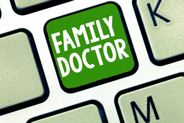 Texto manuscrito Doctor de Familia. Concepto significado Proporcionar atención médica integral para la presentación de todas las edades — Foto de Stock