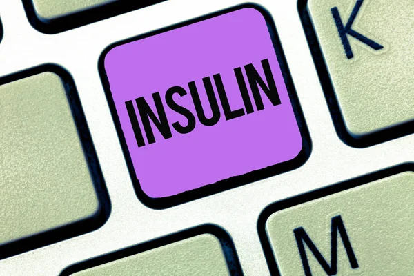 Escrita à mão conceitual mostrando insulina. Foto de negócios mostrando Proteína hormônio pancreático Regula a glicose no sangue — Fotografia de Stock