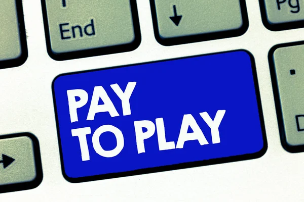 Χειρόγραφου κειμένου πληρώσει για να παίξει. Έννοια που σημαίνει να δώσει χρήματα για να παίξετε ένα παιχνίδι τυχερών παιχνιδιών αθλητική ψυχαγωγία — Φωτογραφία Αρχείου