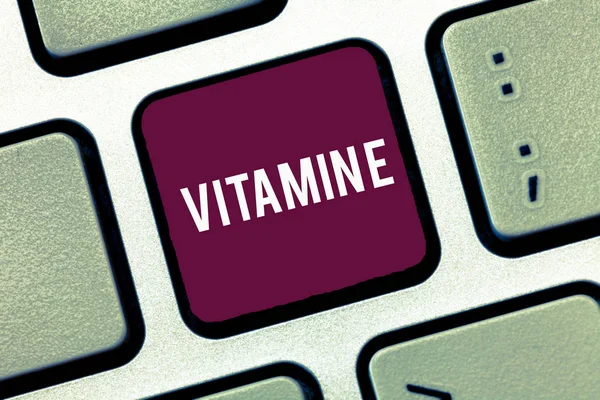 Handskrift text skriver Vitamin E. koncept vilket innebär Antioxidant skyddar kroppens vävnader från skador orsakade av ämnen — Stockfoto