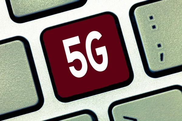 5 g 概念の手の書き込みが表示されています。次世代モバイル ネットワークの 4 g の Lte 高速速度接続後の展示事業写真 — ストック写真