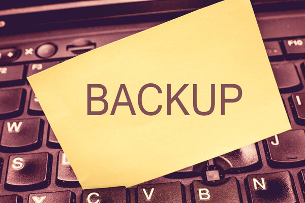 Резервное копирование рукописного текста. Концепция, означающая Копия данных файла, сделанных в случае потери или повреждения оригинала
