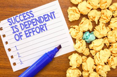 Kavramsal el başarı olduğunu bağımlı çaba gösterilen yazma. İş fotoğraf metin olun çaba başarılı kalıcı kal