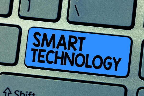 Textová značka zobrazující Smart Technology. Konceptuální foto gadgets nebo zařízení, které má vestavěný počítač nebo čip — Stock fotografie