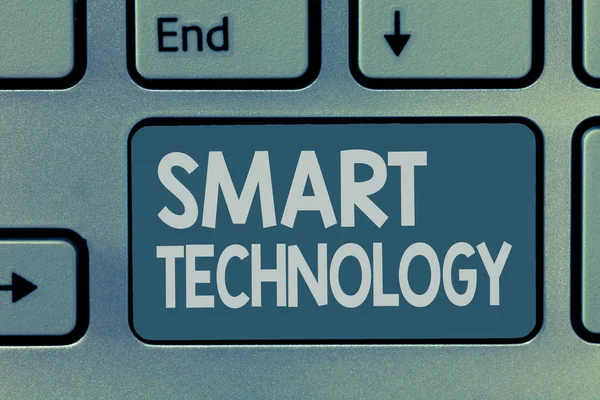 스마트 기술 (Smart Technology) 이라고 도불린다. 컴퓨터나 칩에 내장된 가전제품이나 장치에 대한 비즈니스 개념 — 스톡 사진