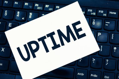 Uptime gösterilen metin işareti. Kavramsal fotoğraf zaman hangi makine sırasında özellikle bilgisayar faaliyettedir