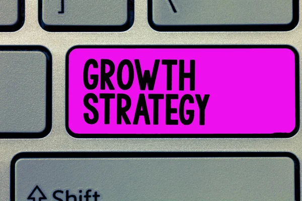 Textzeichen mit Wachstumsstrategie. Konzeptionelle Foto-Strategie zur kurzfristigen Gewinnung größerer Marktanteile — Stockfoto