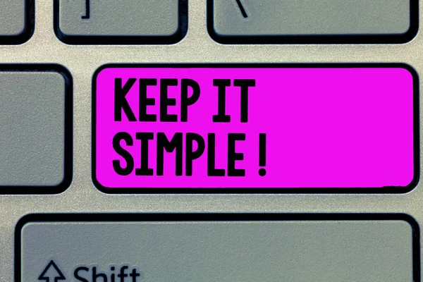 Signo de texto que muestra Keep It Simple. Foto conceptual Permanecer en el lugar simple o posición no complicado — Foto de Stock