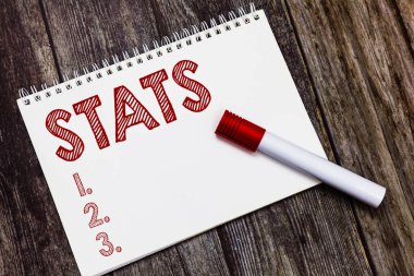 İstatistikleri gösterilen Not yazma. İş fotoğraf vitrine uygulama veya toplama ve sayısal verileri analiz bilim