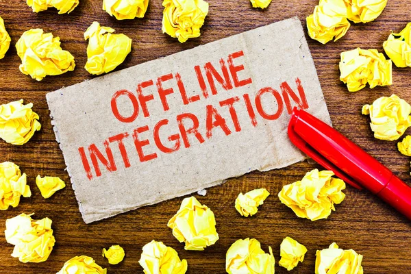 Tekstbord met Offline Integratie. Conceptuele foto Eerste Triade van Marketing Televisie Print en Outdoor — Stockfoto
