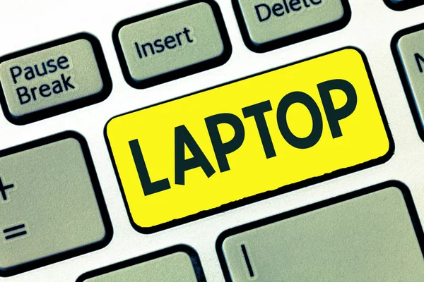 Writing Obs visar Laptop. Företag foto skylta dator som är portabel och lämplig för användning när du reser — Stockfoto