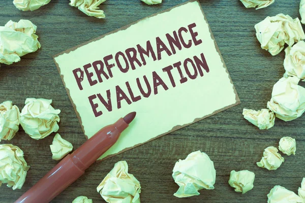 Handgeschreven tekst evaluatie van de prestaties. Begrip betekenis werknemersprestaties evalueert totale bijdrage — Stockfoto