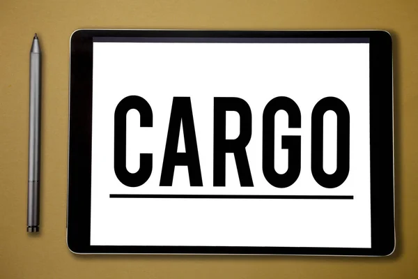 Κείμενο πινακίδα που δείχνει το φορτίο. Εννοιολογική φωτογραφία εμπορευμάτων εμπορεύματα μεταφέρονται σε ένα αεροπλάνο πλοίο και οχήματος — Φωτογραφία Αρχείου