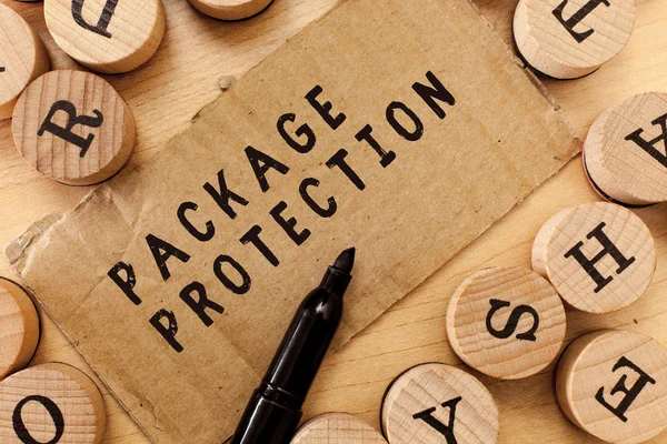 手書きテキスト書き込みパッケージ保護。損傷を避けるためのアイテムのラッピングとセキュリティの概念ラベルボックス — ストック写真