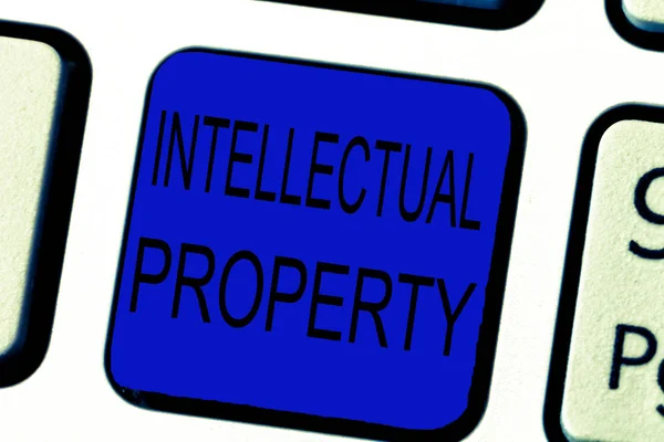 Signo de texto que muestra propiedad intelectual. Foto conceptual Proteger del uso no autorizado Trabajo o idea patentados — Foto de Stock