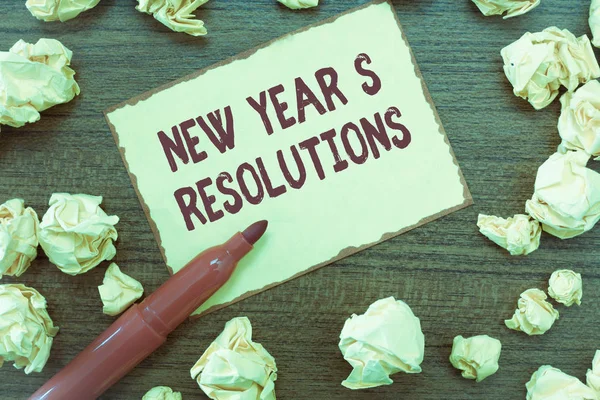 El yazısı metin yeni yıl s kararlar var. Wishlist gerçekleştirmek veya geliştirmek için şeylerin listesini anlam kavramı — Stok fotoğraf