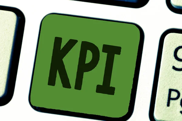 Концептуальний почерк, що показує Kpi. Текст ділової фотографії Оцінка успіху організації в певній діяльності — стокове фото