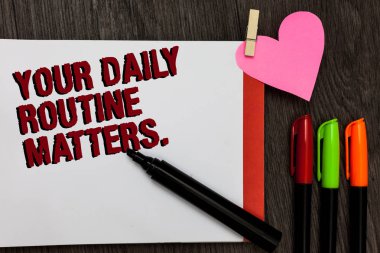 Your günlük rutin konularda gösterilen Not yazma. İş fotoğraf vitrine seri olarak koydu sayfa küçük kalp köşe kalemlerinde bulunan bir sağlıklı yaşam kalın kırmızı kelimeler kalem yaşamak için iyi alışkanlıklar var.