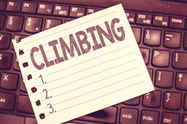 Tırmanma yazma el yazısı metin. Dağlar veya zor zor kayalıklarla tırmanma kavramı anlam spor etkinliği