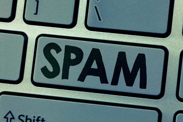 Escrevendo nota mostrando Spam. Foto de negócios exibindo publicidade intrusiva Mensagens inapropriadas enviadas na Internet — Fotografia de Stock