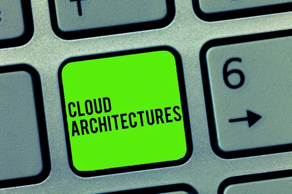 Sinal de texto mostrando Arquiteturas na Nuvem. Foto conceitual Várias aplicações de softwares de bancos de dados projetados — Fotografia de Stock