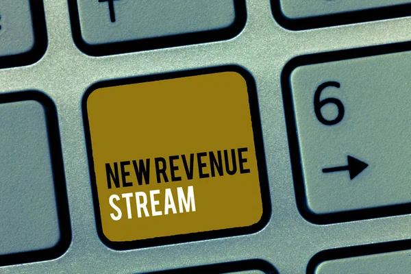 Texto de escritura de palabras New Revenue Stream. Concepto de negocio para una fuente adicional mejorada de ingresos Enfoque mejorado — Foto de Stock