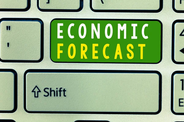 Text rukopisu Economic Forecast. Pojetí znamená proces tvorby předpovědí o stavu ekonomiky — Stock fotografie