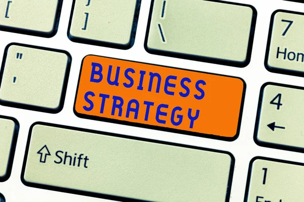 Escribir una nota que muestra la estrategia empresarial. Foto de negocios mostrando Plan de juego de gestión para lograr la meta u objetivo deseado —  Fotos de Stock