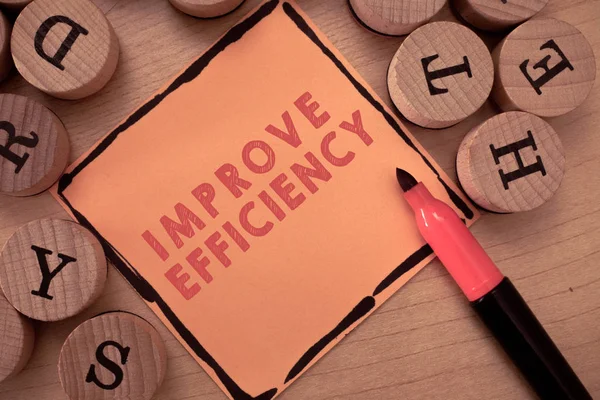Signo de texto que muestra Mejorar la Eficiencia. Foto conceptual Competencia en rendimiento con menos desperdicio de esfuerzo — Foto de Stock