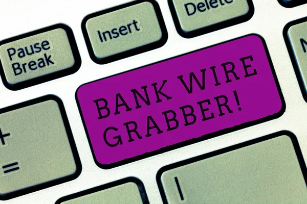 Word tekst intoetsen Bank Wire Transfer. Businessconcept voor elektronische overdracht van geld door middel van bank naar bank — Stockfoto