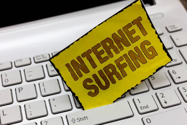 Text skylt som visar Internet Surfing. Konceptuell foto surfa hundratals webbplatser med hjälp av någon installerad webbläsare — Stockfoto