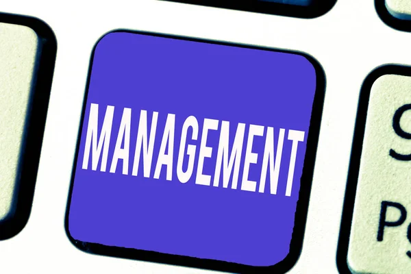 Word tekst intoetsen Management. Bedrijfsconcept om proces te behandelen dingen tonen bedrijfsstrategie beheren — Stockfoto