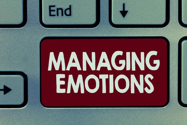 Texto de escritura a mano Managing Emotions. Concepto que significa Controlar los sentimientos en uno mismo Mantener la compostura — Foto de Stock