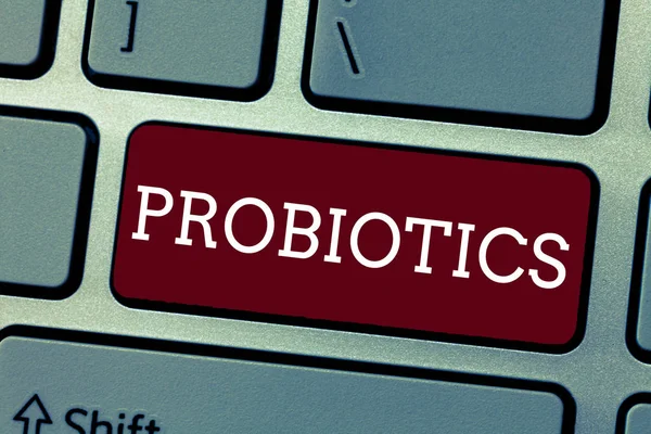 개념적 손을 Probiotics를 보여주는 작성입니다. 비즈니스 사진 보여주는 라이브 박테리아 미생물 그 혜택에 대 한 본문에 호스팅 — 스톡 사진