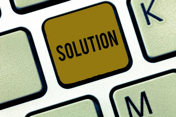 Palavra escrita texto Solução. Conceito de negócio para meios de resolver problemas ou lidar com situações difíceis — Fotografia de Stock
