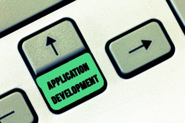 Yapay zekayı gösteren kavramsal el yazısı. İş fotoğrafı makinesi problem çözme gibi bilişsel işlevleri kopyaladı