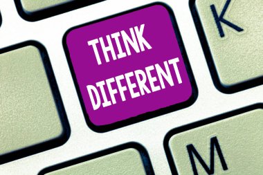 Mesaj işareti farklı düşündüğünü gösteriyor. Kavramsal fotoğraf, düşüncelerinizle ya da tutumunuzla eşsiz olsun Değişim Rüzgarı