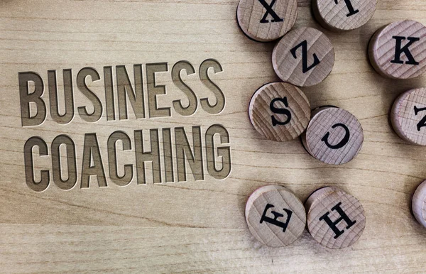 Konceptuální rukopis ukazující Business Coaching. Business photo showcasing Pomáháme zaměstnancům stát se aktivnějšími Poradíme se s odborníkem — Stock fotografie