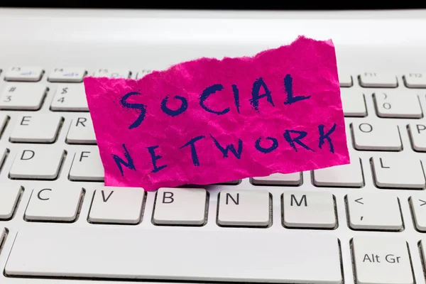 Szó szöveg írása szociális hálózat. Üzleti koncepció kölcsönhatások cserépdarab információ interperszonális kapcsolatok — Stock Fotó