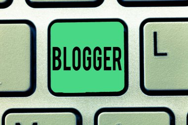 Blogger gösterilen metin işareti. Kavramsal fotoğraf düzenli olarak malzeme için bir blog Online yazar yazan