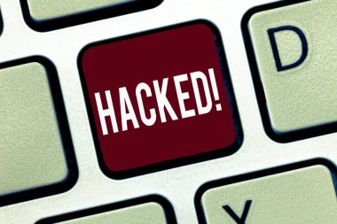 Word metin yazma Hacked. İş kavramı kazanç için yetkisiz erişim sistemi veya bilgisayar siber suç verilerde