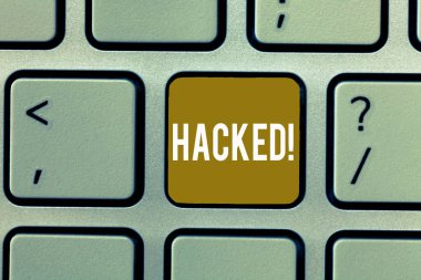 Hacked gösterilen Not yazma. İş fotoğraf vitrine sistem veya bilgisayar siber suç verilere yetkisiz erişim elde