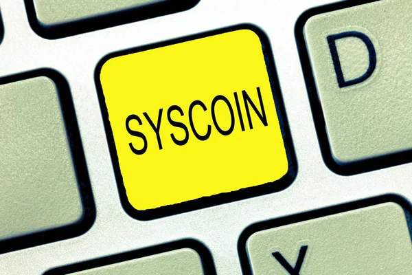 Escrevendo nota mostrando Syscoin. Foto de negócios mostrando criptomoeda Blockchain Moeda digital Token negociável — Fotografia de Stock