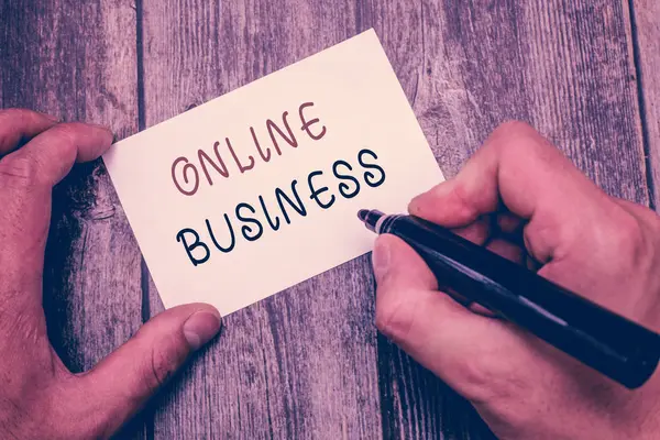 Az Online Business-t bemutató jegyzet. Üzleti fotó bemutatása Kereskedelmi tranzakciók megosztása az interneten — Stock Fotó